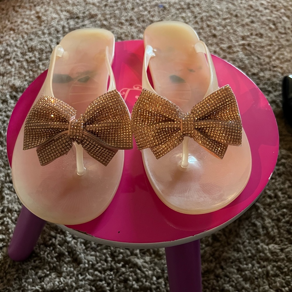 Aldo flip flops